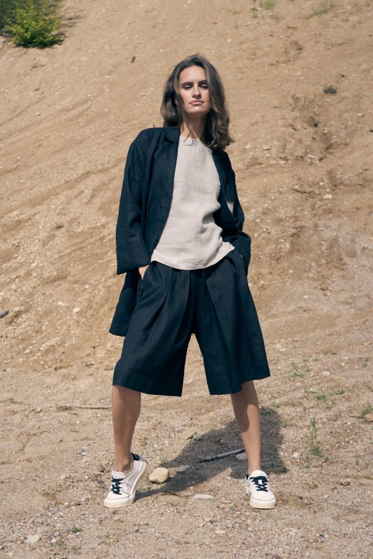 Juodas lininis švarkas