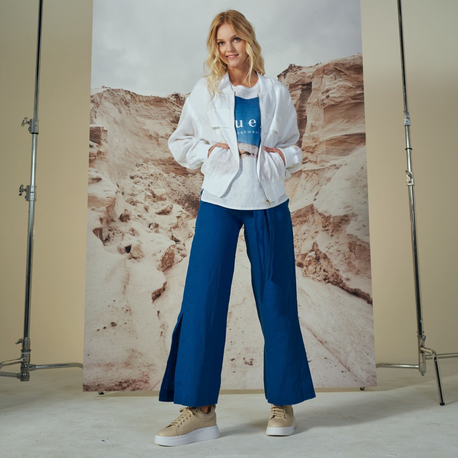 Baltas Bomber tipo švarkelis