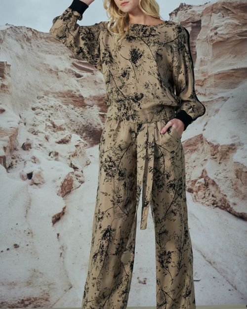 Laisvo silueto margintos kelnės