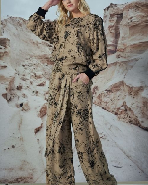 Laisvo silueto margintos kelnės