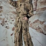 Laisvo silueto margintos kelnės