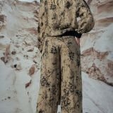 Laisvo silueto margintos kelnės