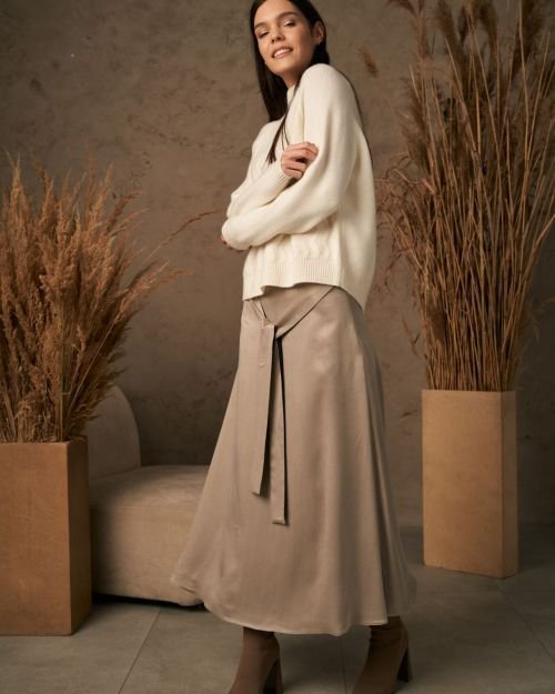 Prabangus sijonas in Dydis 40 and Spalva Natūrali