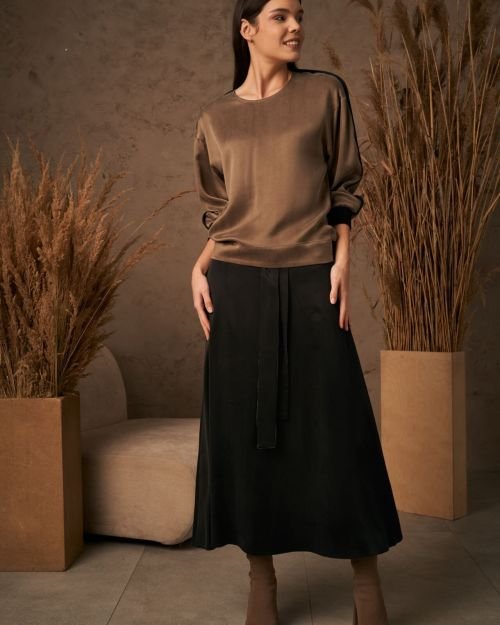 Prabangus sijonas in Dydis 44 and Spalva Juoda