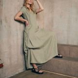 Įliemenuota ilga lininė suknelė