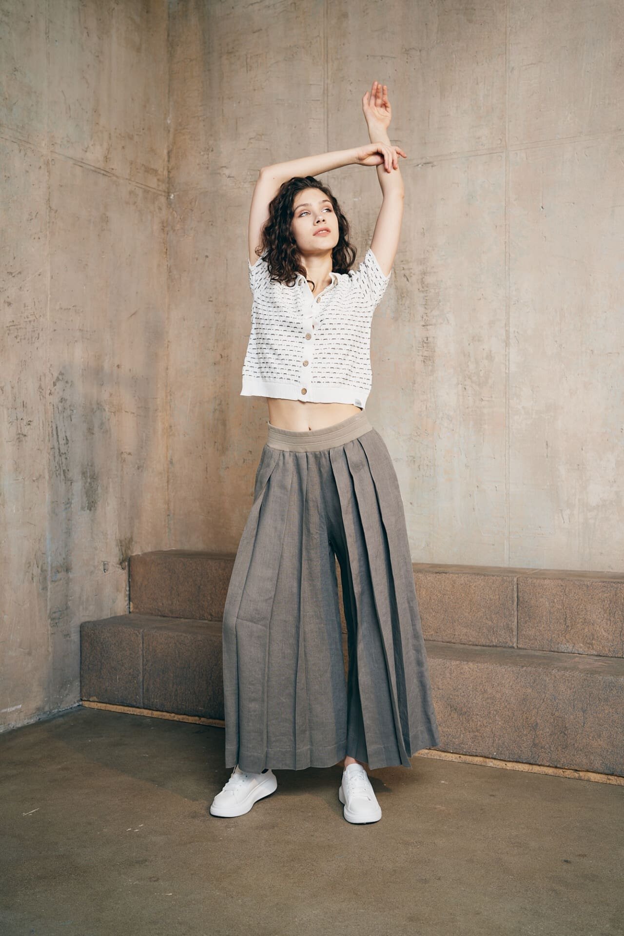 Shadow lininės kelnės su klostėmis