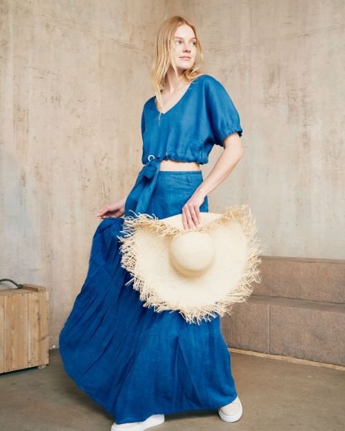 Trumpa palaidinukė su kaspinu