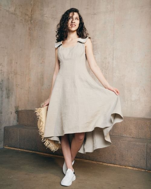 Įliemenuota midi suknelė in Dydis 46 and Spalva Natūrali