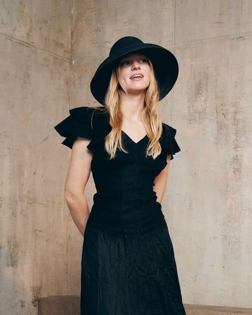 Palaidinė su raukiniais in Dydis 42 and Spalva Juoda