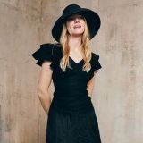 Palaidinė su raukiniais