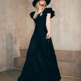 Palaidinė su raukiniais