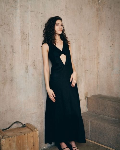 Juoda dviejų dalių lininė suknelė