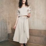 Platėjantis lininis sijonas