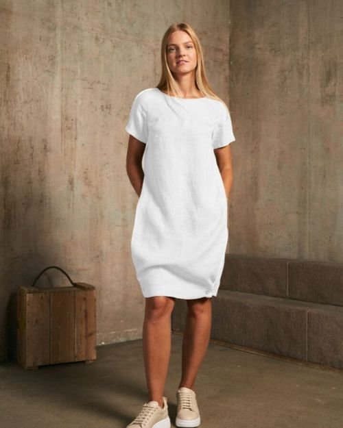 Balta lininė suknelė su kolstelėmis in Dydis 46 and Spalva Balta