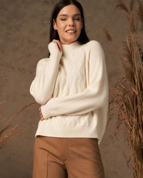 Baltas kašmyro megztukas