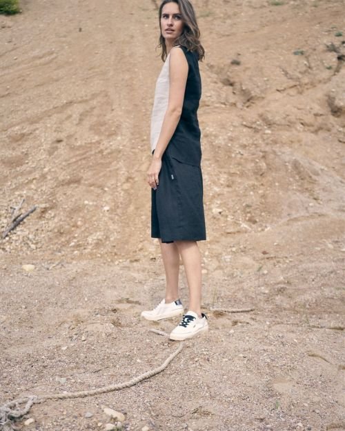 Tiesūs ilgesni lininiai šortai in Dydis 46 and Spalva Juoda