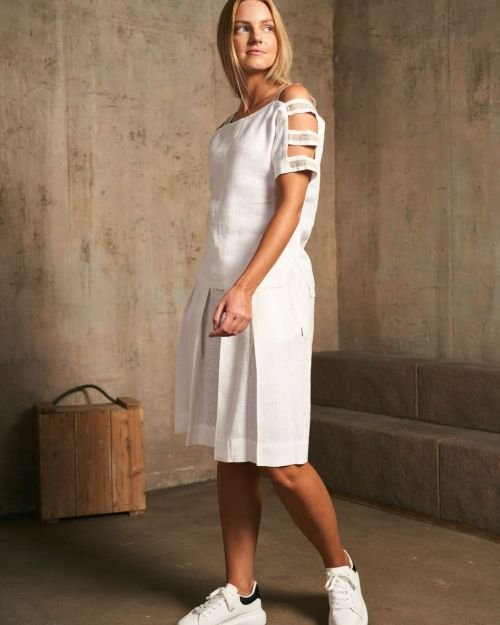 Balti laisvo silueto lininiai šortai in Dydis 36 and Spalva Balta