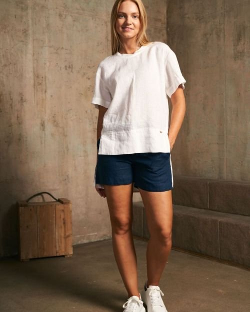 Tamsiai mėlyni trumpesni lininiai šortai