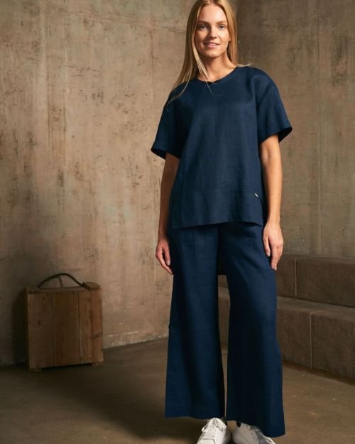 Kapri tipo kelnės in Dydis 38 and Spalva Tamsi mėlyna