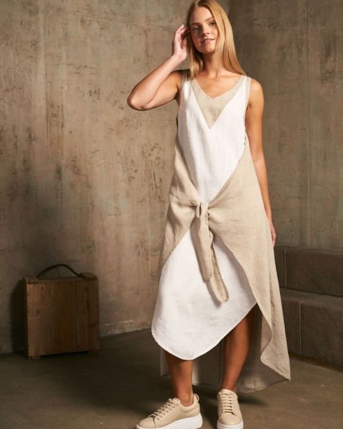 Dviejų spalvų surišama lininė suknelė