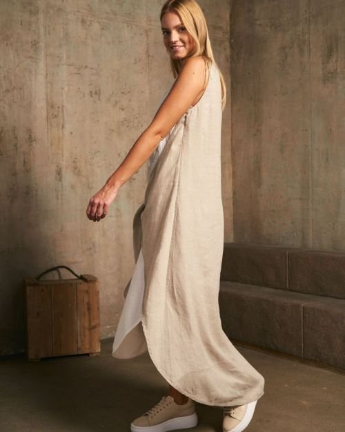 Dviejų spalvų surišama lininė suknelė