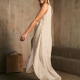 Dviejų spalvų surišama lininė suknelė