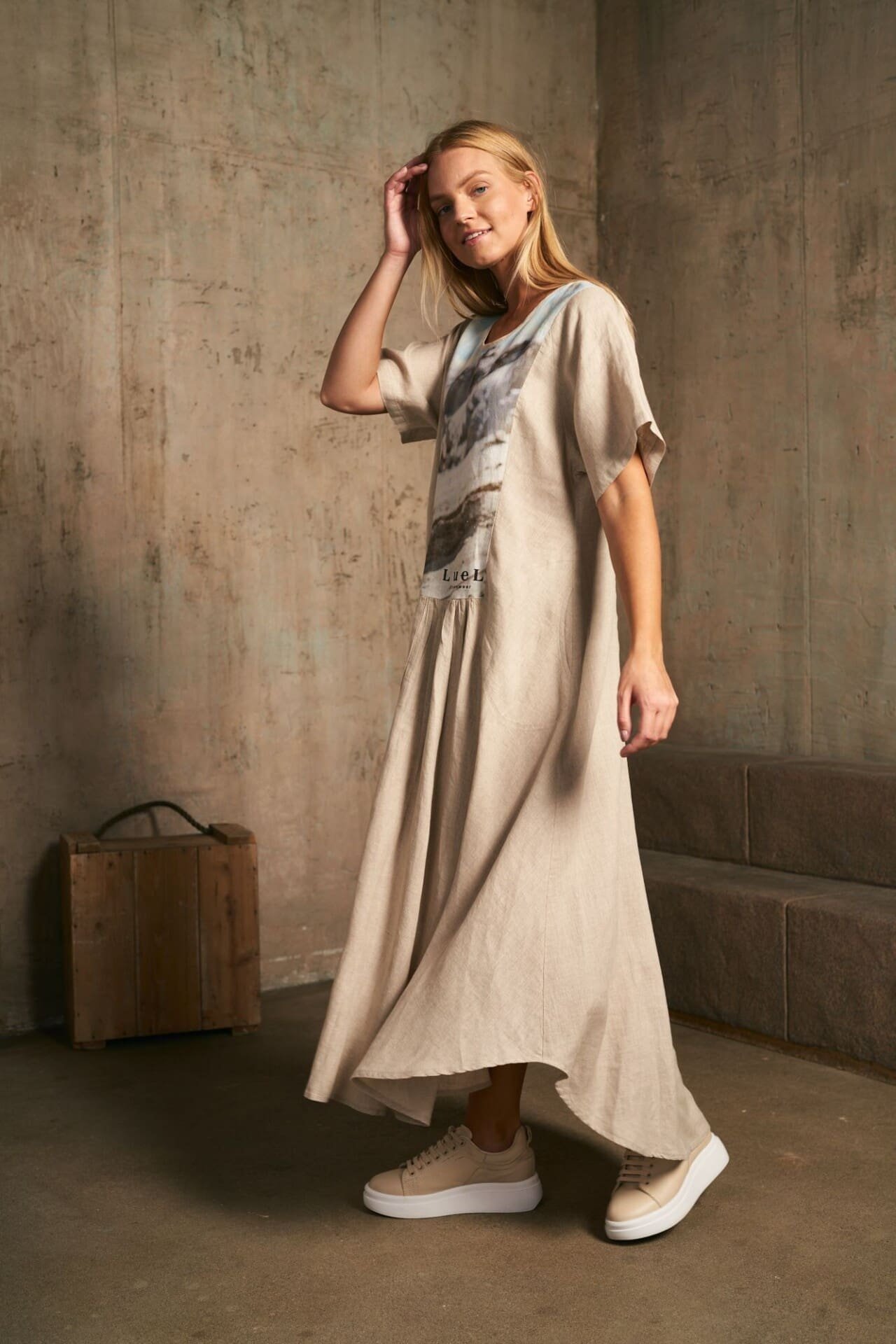 Laisvo silueto suknelė