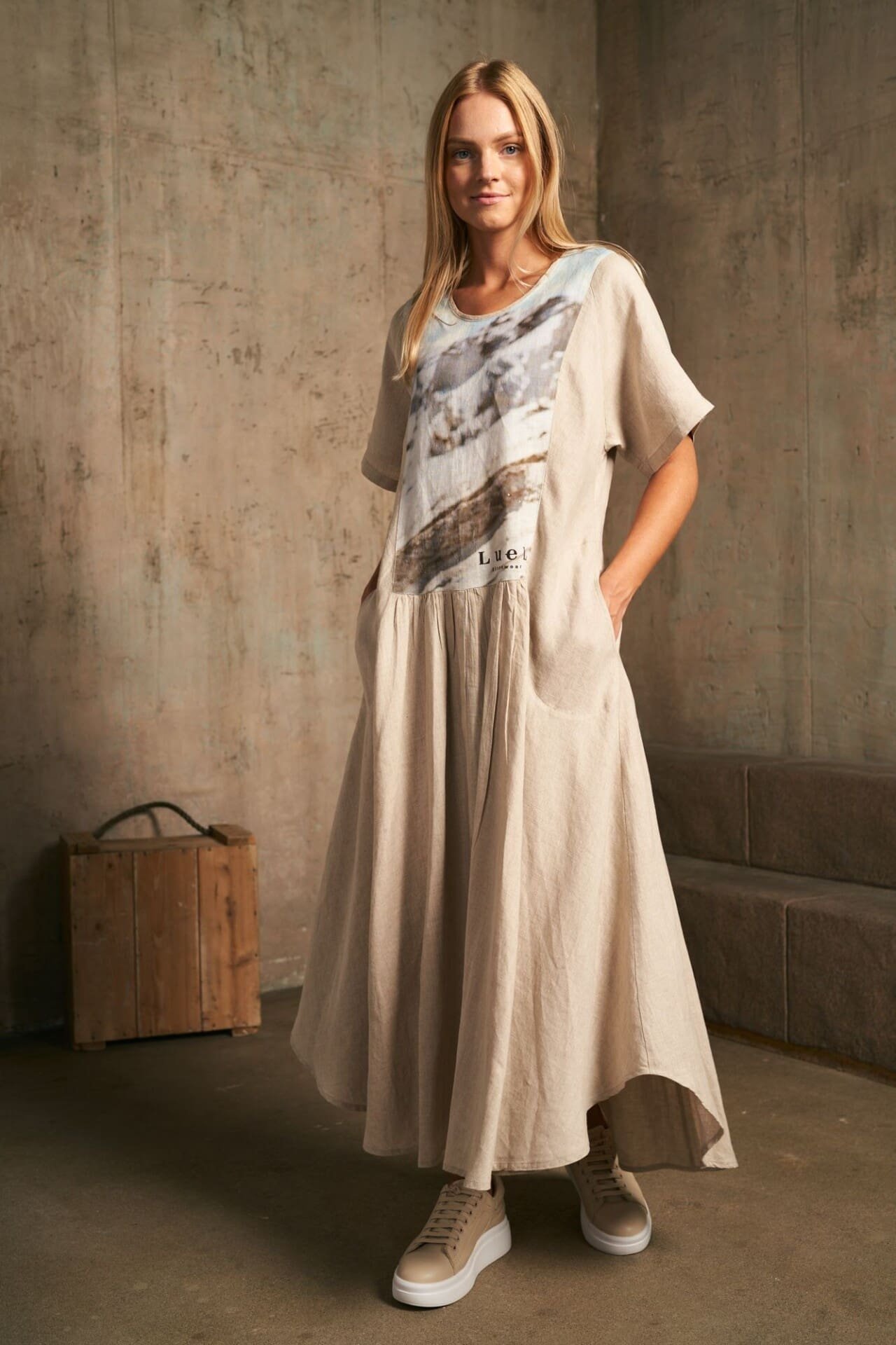 Laisvo silueto suknelė