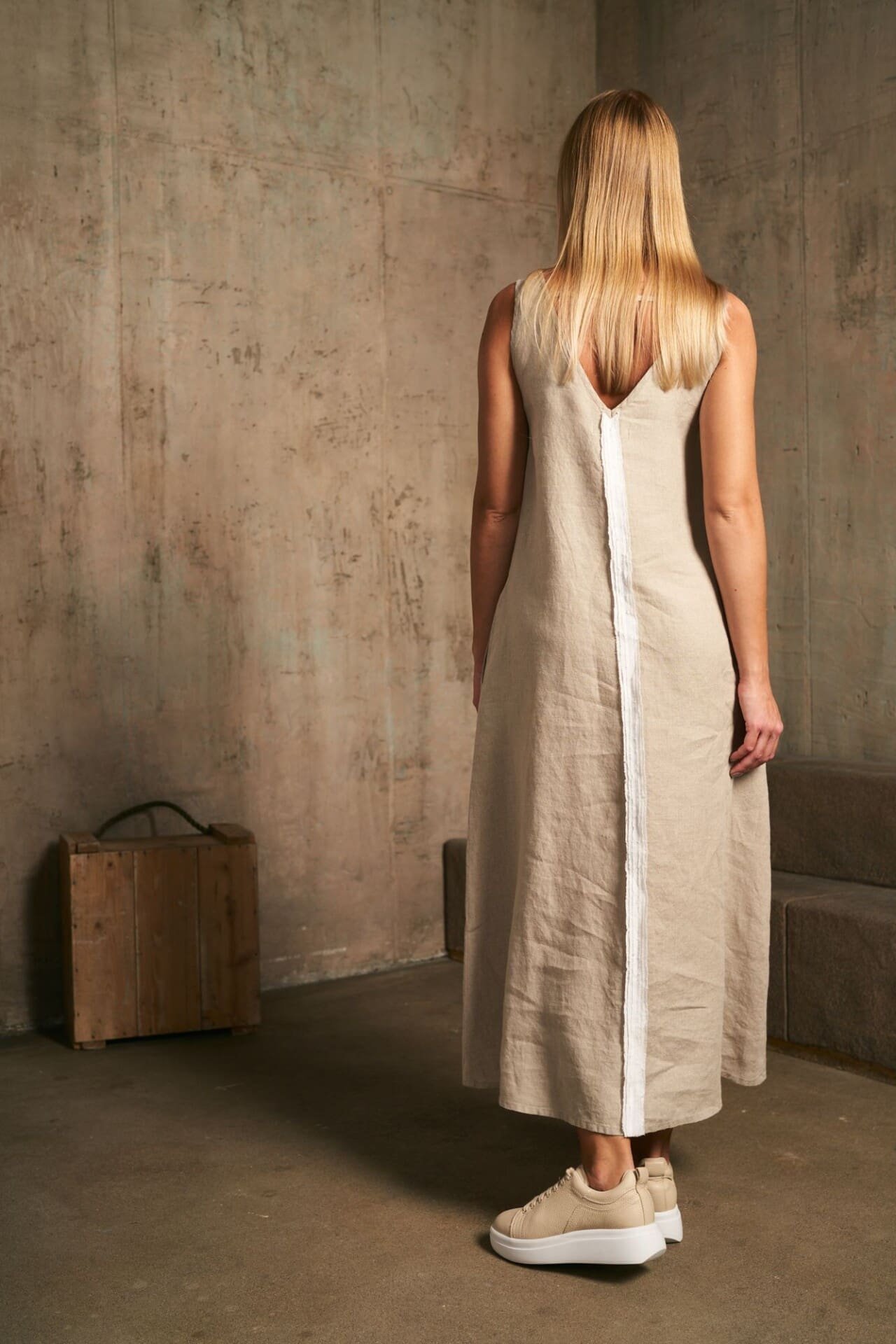 Minimalistinė A silueto lininė suknelė