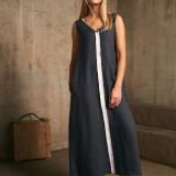 Minimalistinė lininė suknelė su akcentine juostele