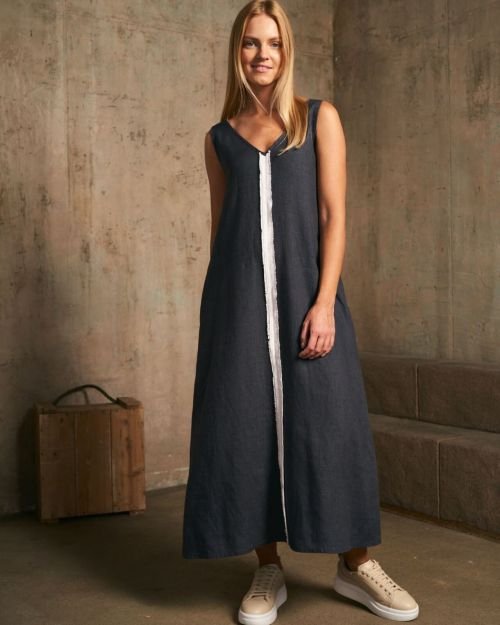 Minimalistinė lininė suknelė su akcentine juostele