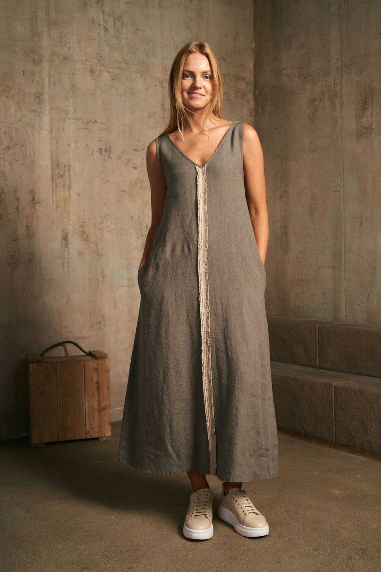 Shadow minimalistinė lininė suknelė