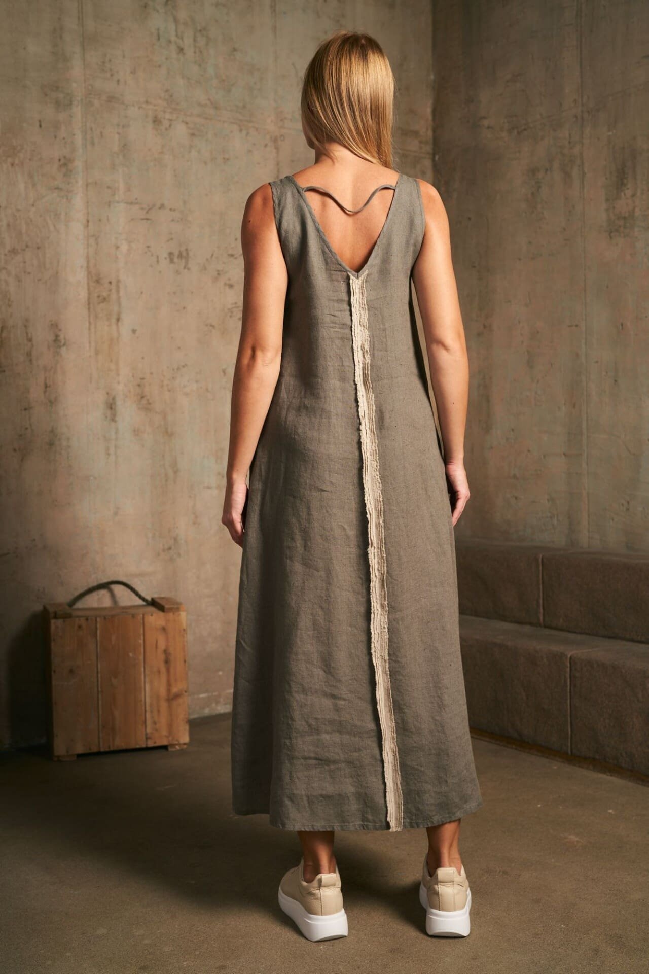 Shadow minimalistinė lininė suknelė