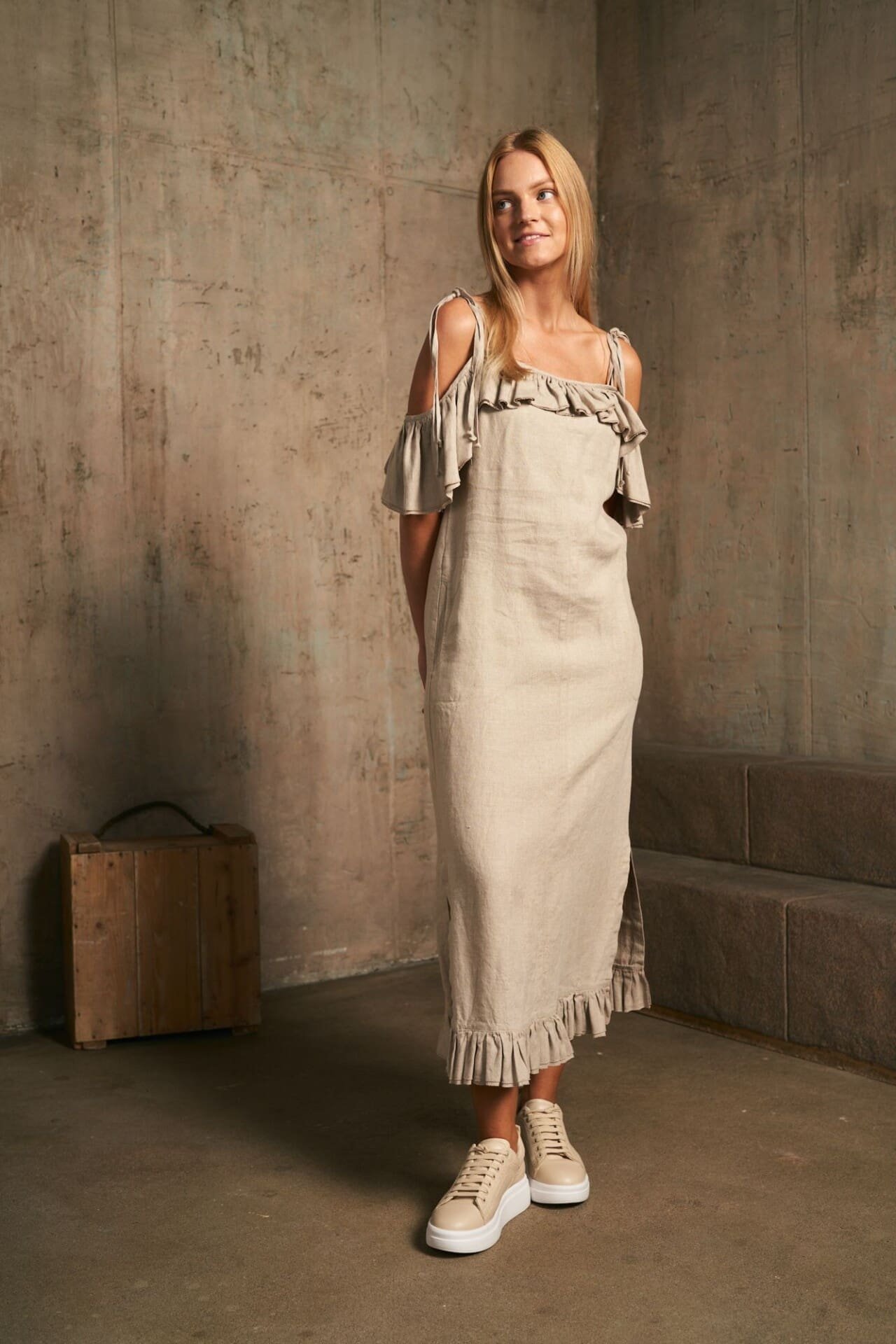 Midi ilgio lininė suknelė su raukiniais