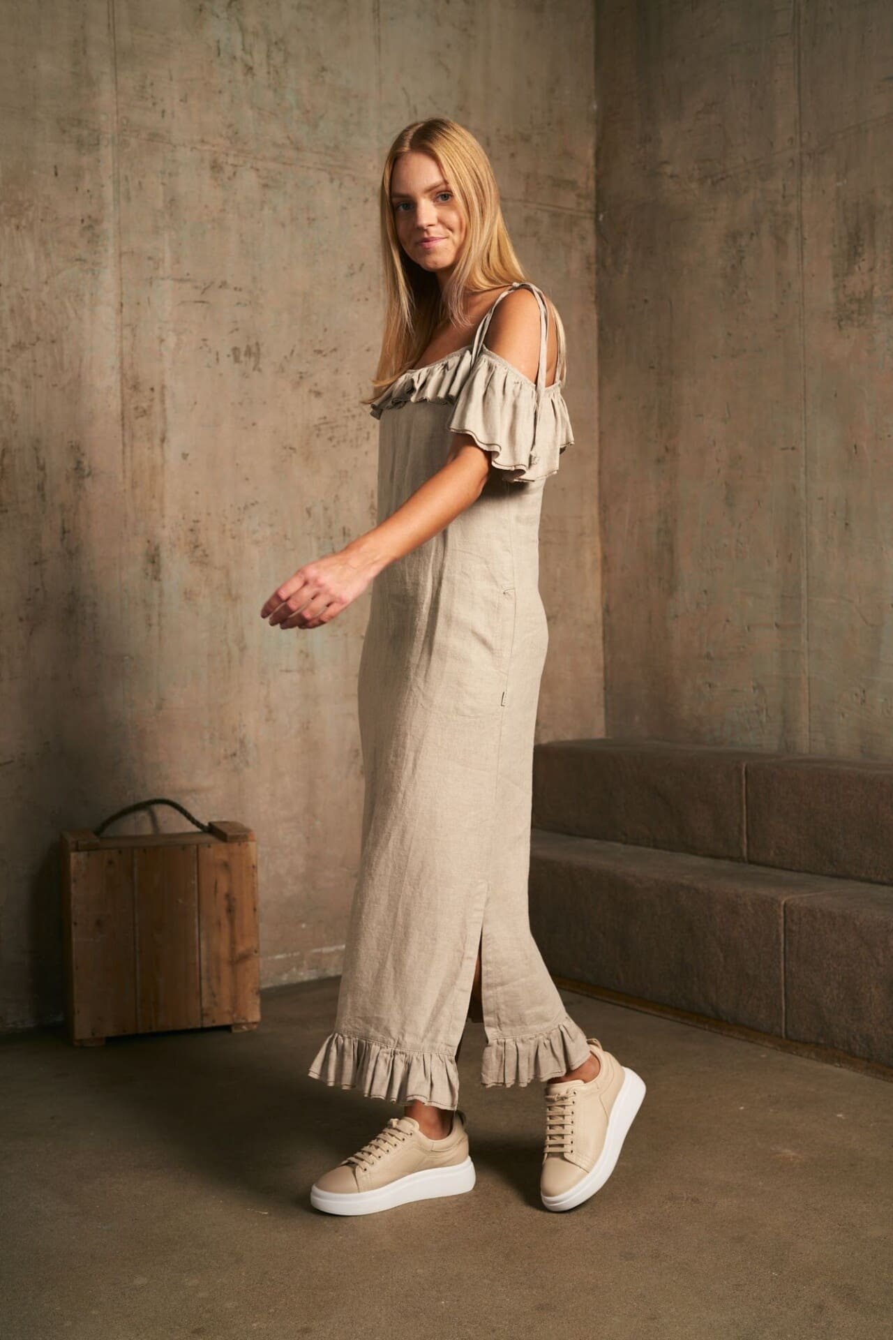 Midi ilgio lininė suknelė su raukiniais