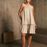 Patėjanti lininė trumpa suknelė