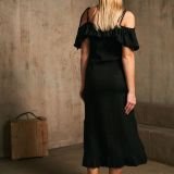 Juoda lininė suknelė su raukiniais