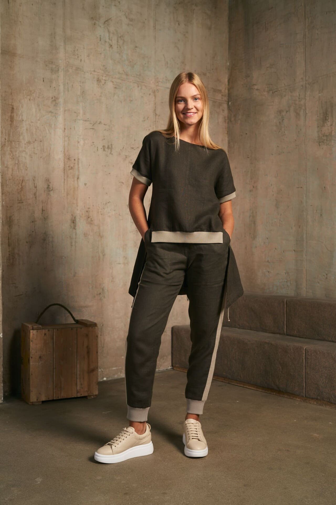 Chaki asimetrinė palaidinė