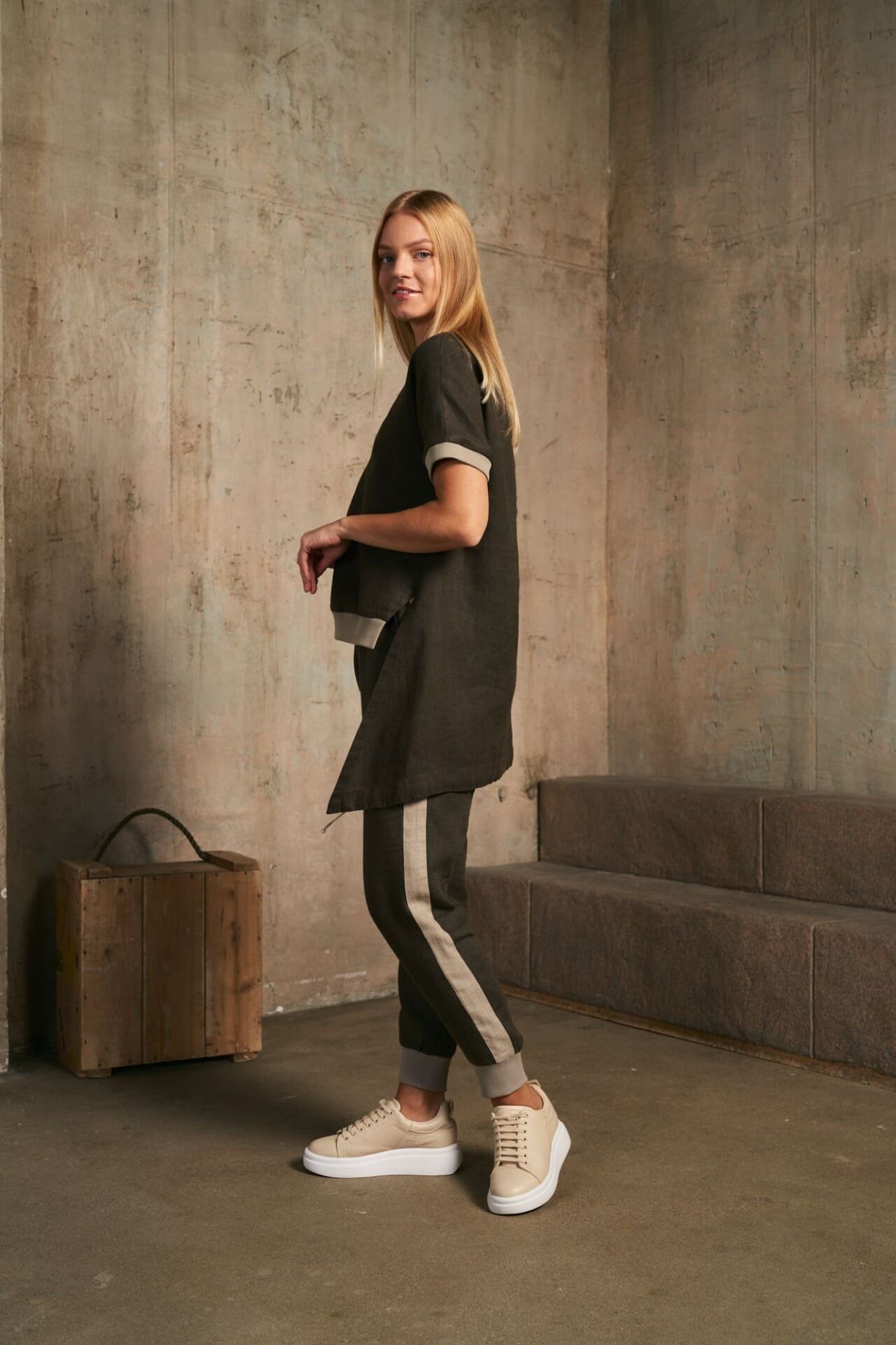 Chaki asimetrinė palaidinė