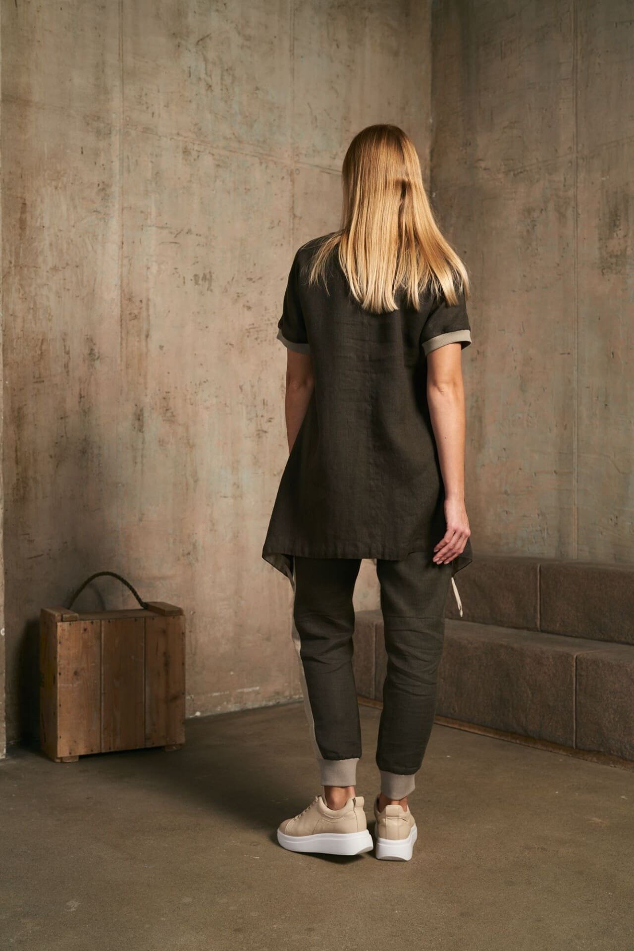 Chaki asimetrinė palaidinė