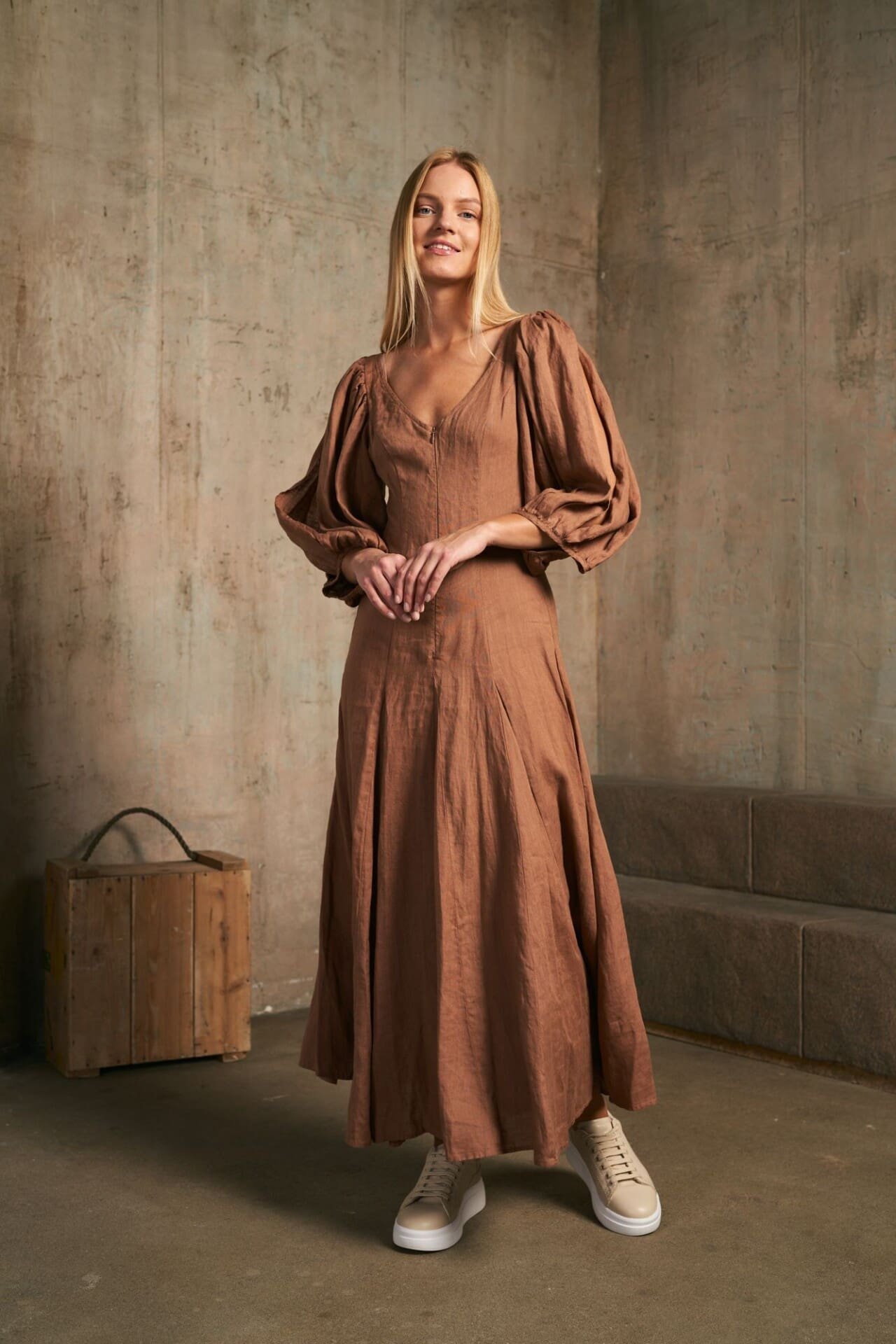 Amber Raw pūstų rankovių lininė suknelė