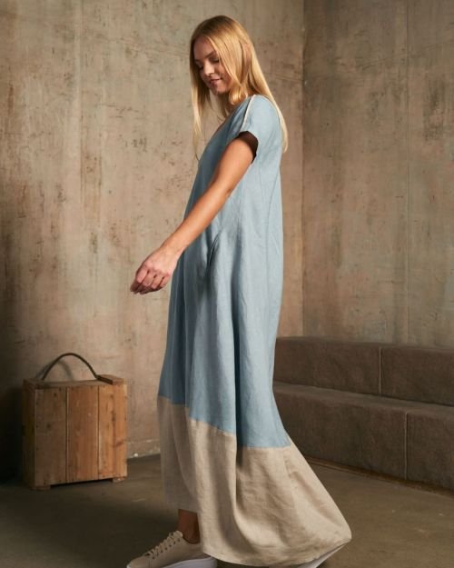 Melsva ilgėjanti lininė suknelė
