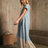Melsva ilgėjanti lininė suknelė