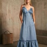 Melsva ilga įliemenuota romantiška suknelė