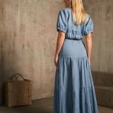 Trumpa palaidinukė su kaspinu