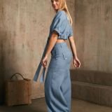 Žydra trumpa palaidinukė