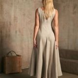 Ilga platėjanti natūralaus lino suknelė