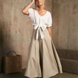 Ilga platėjanti natūralaus lino suknelė