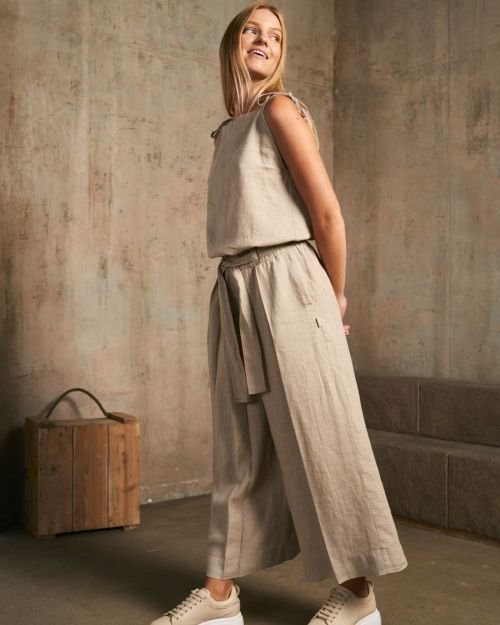 Stilingas lininis kombinezonas