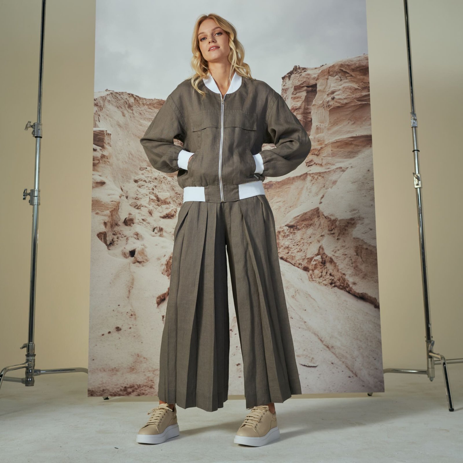 Shadow lininės kelnės su klostėmis